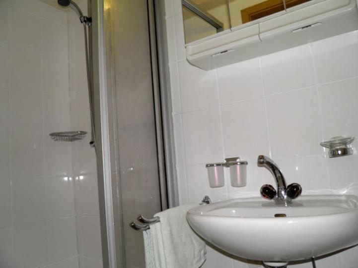 ホテル ペンション ブルンネン ドレスデン 部屋 写真
